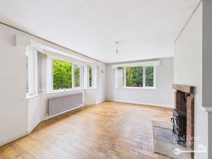 Sitting Room- click for photo gallery